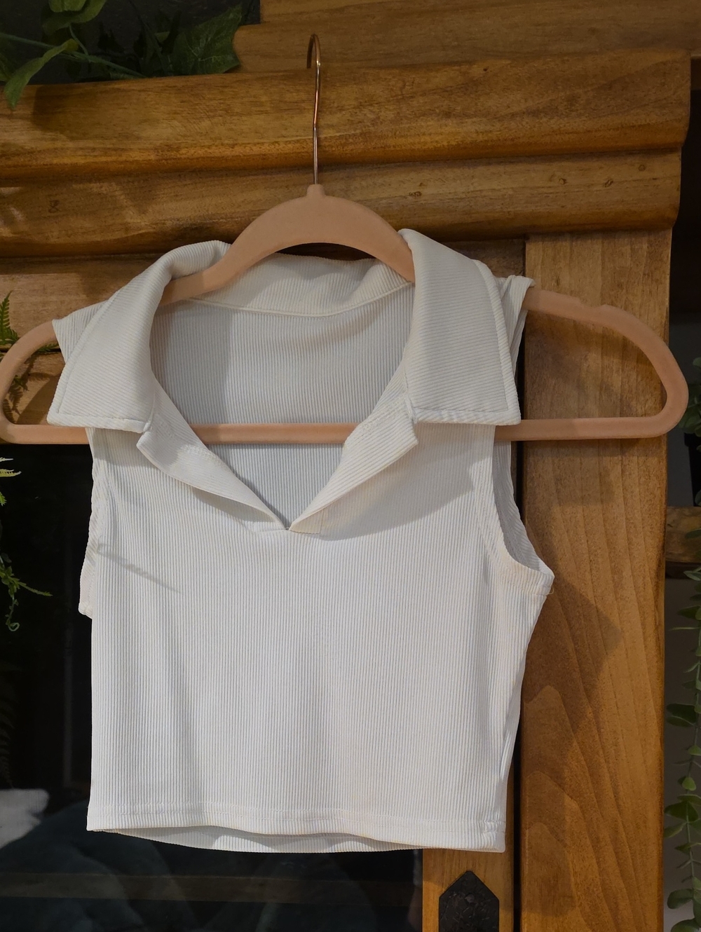 ROMWE Ribbed Sleeveless Collared Crop Top